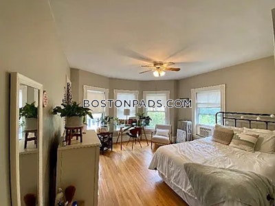 Medford 5 Beds 1.5 Baths Tufts  Tufts - $4,400